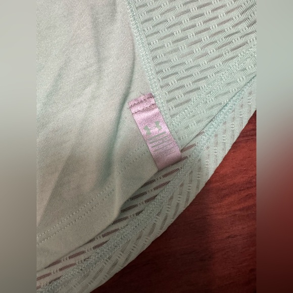 Under Armour Light Green Long Sleeve Women's Top - Picture 2 of 2